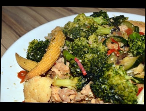 Куриный вок с креветками и овощами в исполнении ножа Колыма 1 Кизляр