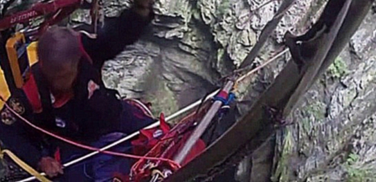 Видеоклип 70-летний пилот опустился на воздушном шаре в пещеру глубиной 200 метров (новости) 
