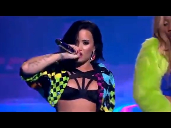 Demi Lovato -Cool for the Summer Live MTV VMA    2015