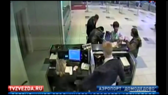 Сотрудников аэропорта &#171;Домодедово&#187; поймали на краже багажа пассажиров 