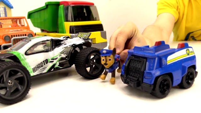 Видео с игрушками: мультфильм Тачки, Щенячий Патруль, машинки. Как работает автоэвакуатор?
