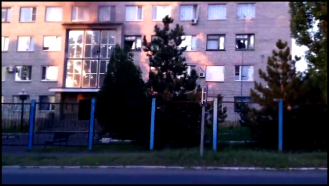 Украинские вояки ради забавы уничтожают школу на оккупированной тер-1