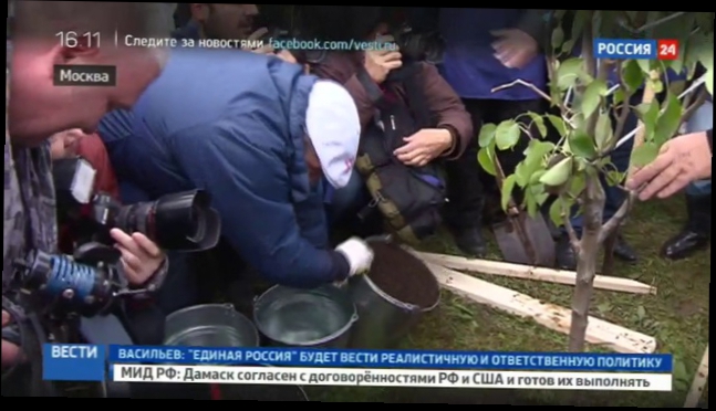 На день рождения Лужков высаживал деревья и дарил кепки