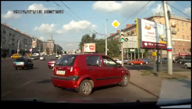 Видеоклип Впечатляющие виражи девушки-водителя на Hyndai Getz…