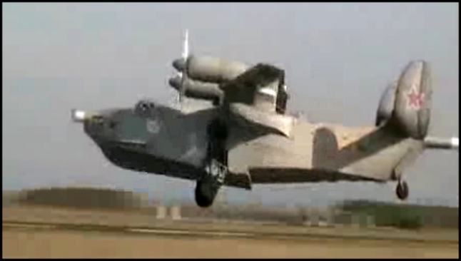 Видеоклип Самолет-амфибия Бе-12, посадка
