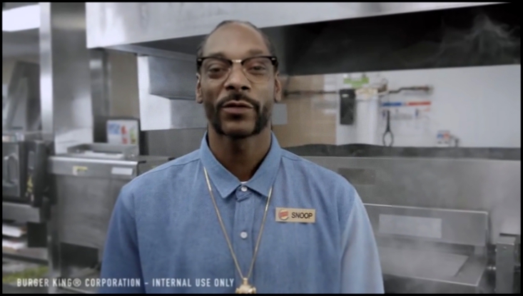 Видеоклип Снуп Догг рекламирует хот-доги