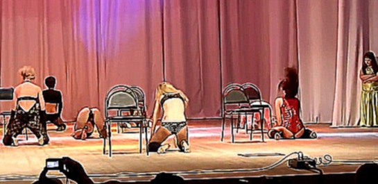 Школьницы танцуют тверкинг. Оренбург Танец пчелок