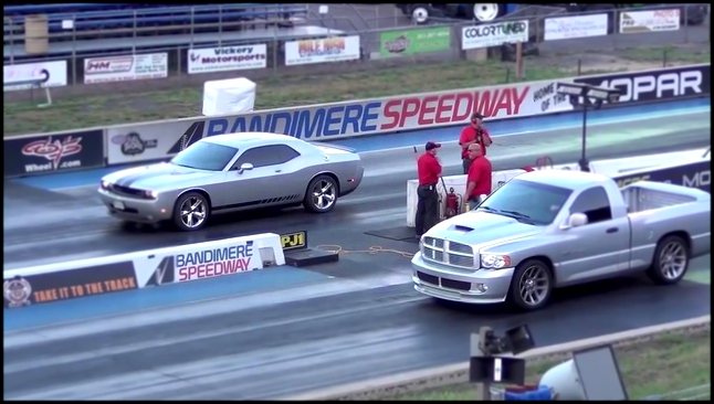Драг Рейсинг Додж Челленджер и Додж Рам Drag Race Dodge Challenger SRT8 vs Dodge RAM SRT10