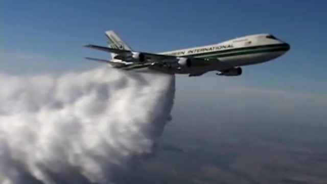 Видеоклип Классное видео Boeing 747 На большой высоте сбросил водный балласт