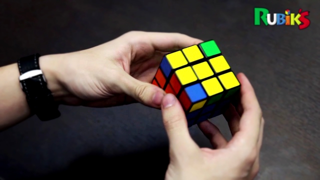 Как собрать Кубик Рубика официальный курс от Rubik's. 5 этап, крест на последнем слое
