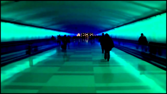 Видеоклип Кислотный туннель в аэропорте Детройта 