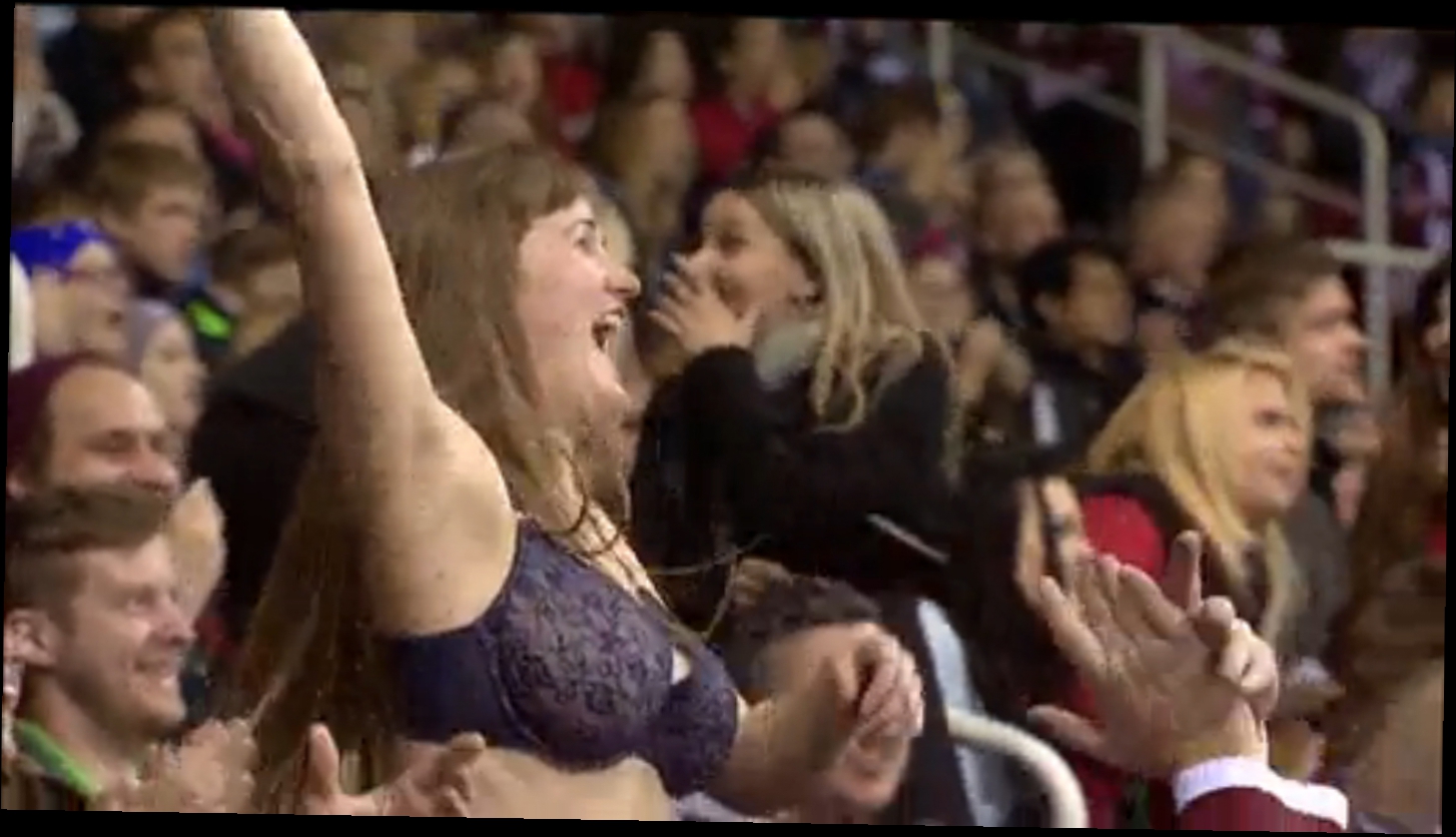 А на что ты готов ради хоккея? / Fan shows off her crazy support @ Riga - Ufa game