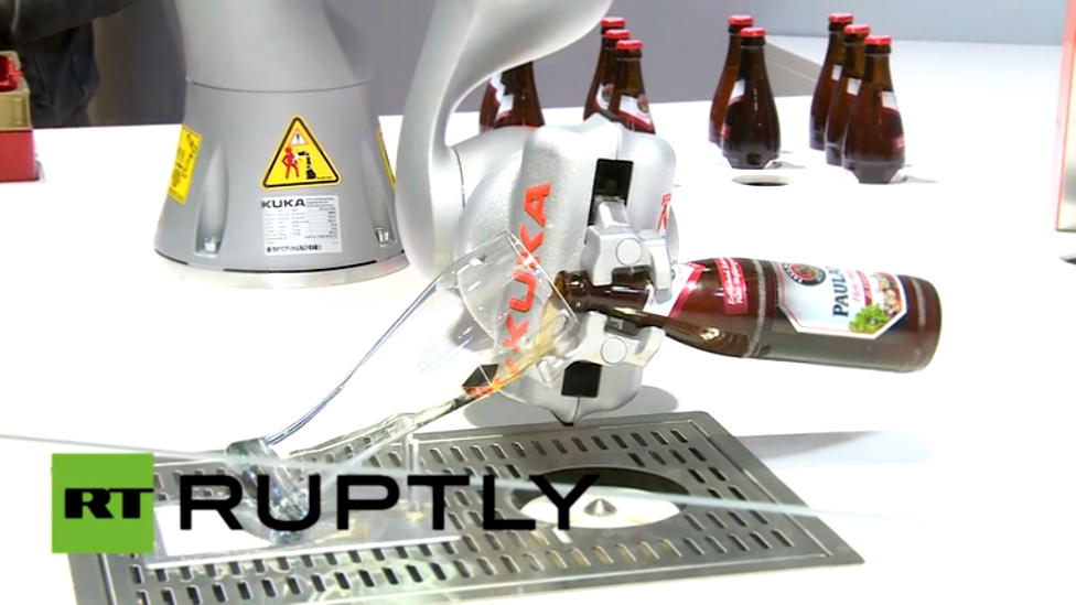 Немецкий робот, который и пива нальет, и стакан помоет