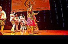 Индийский танец с палочками Дандия Раас, штат Гуджарат.