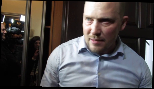 Видеоклип Сергій Каплін рубає двері в кабінет міського голови (Полтава, 18.11.2014)