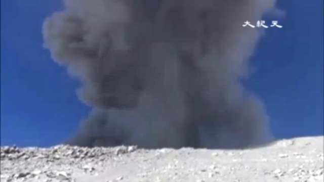 Вулкан Убинас в Перу выбросил четырёхкилометровый столб пепла