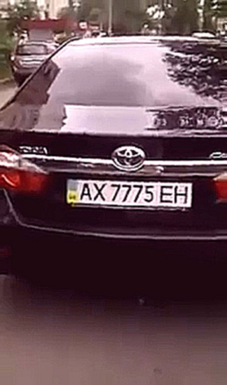 Видеоклип Беспредел в Харькове , на Клочках неизвестные похитили девушку. Госномер а/м Toyota Camry АХ7775ЕН