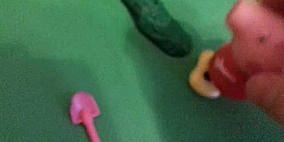 Свинка Пеппа Peppa Pig мультик игрушками новая серия. Пеппа и Джордж сажают цветы