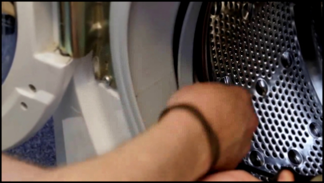 Видеоклип Как достать посторонний предмет из бака стиральной машины
