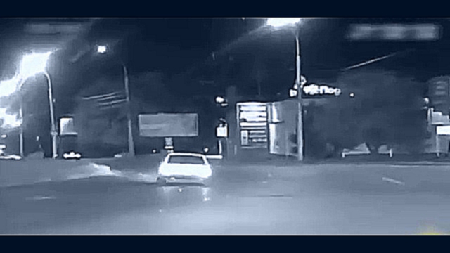 Видеоклип В Пензе полицейские приняли удар на себя, чтобы защитить пешеходов