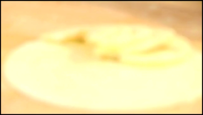 Видеоклип Яблочный пирог с карамельным соусом