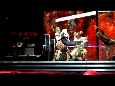 Видеоклип Madonna - Papa Don't Preach & Hung Up - Cleveland, Ohio MDNA Tour 11.10.12