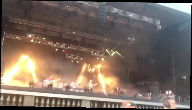 Видеоклип Arctic Monkeys - Crying Lightning @ Субботник | Фестиваль | 2013