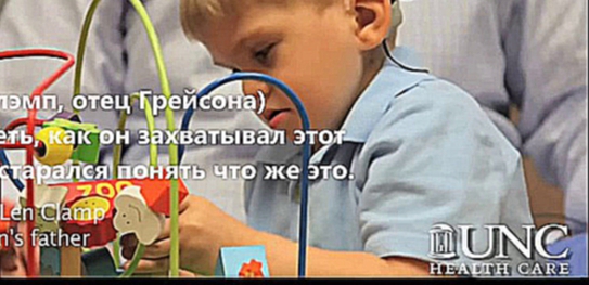 Видеоклип Глухой ребенок впервые слышит голос папы