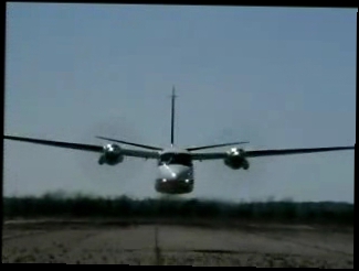 Видеоклип Низкий пролет над ВПП самолета Rockwell Shrike Commander