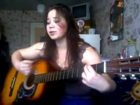 Видеоклип Красивая девушка шикарно поёт.Армейская песня.